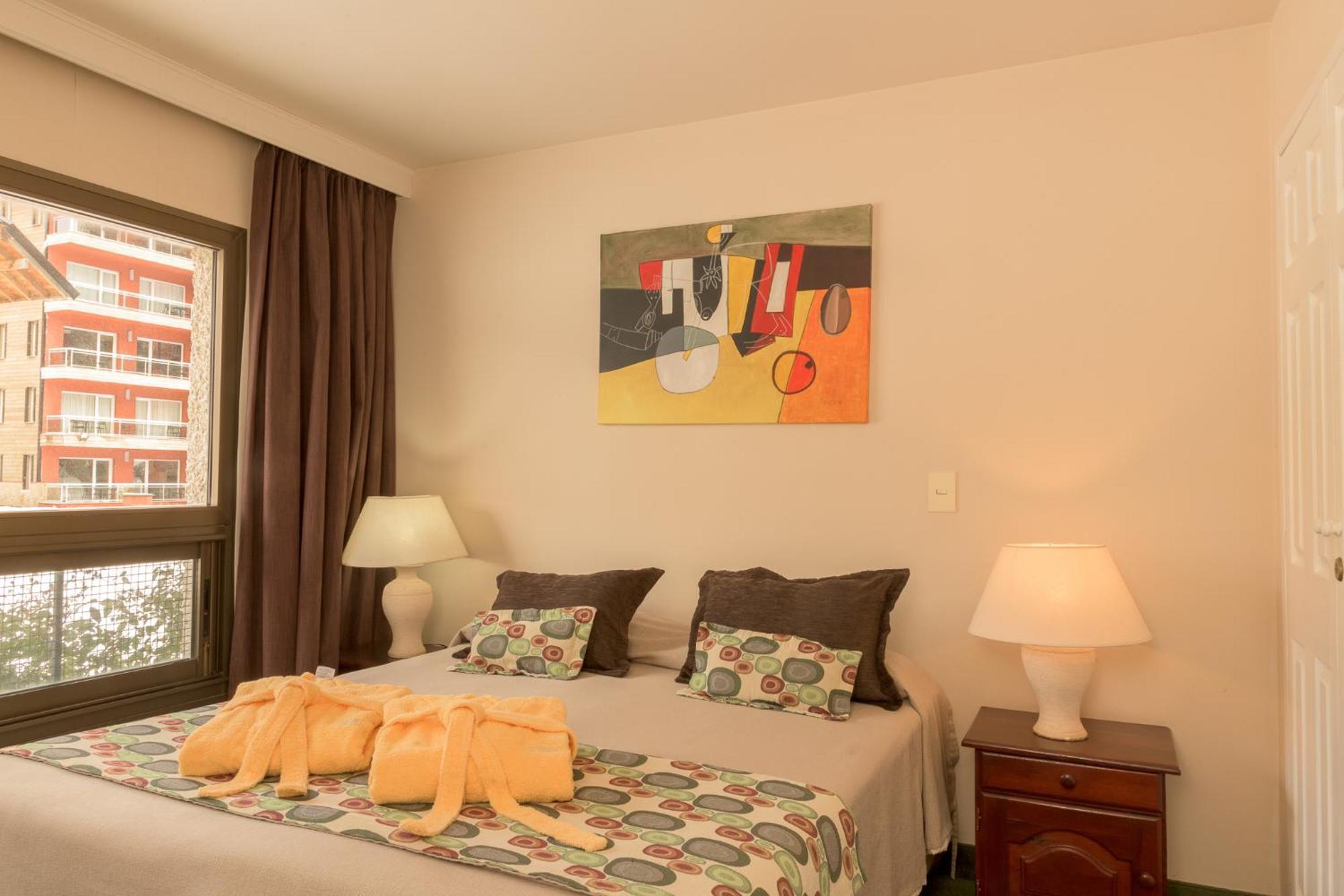 Aparthotel Village Catedral & 3*
