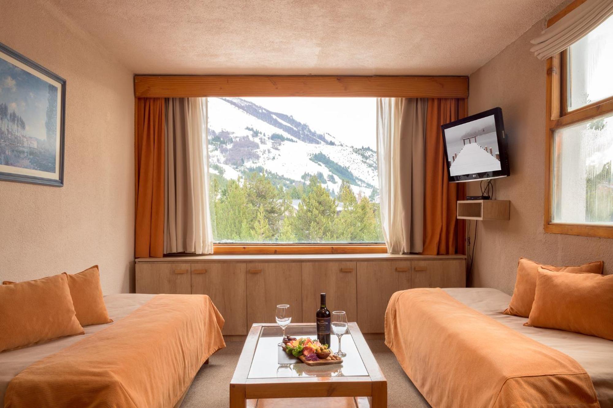 Village Catedral & 3*
